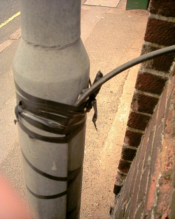 Dodgy cabling part 1. The lamppost ...